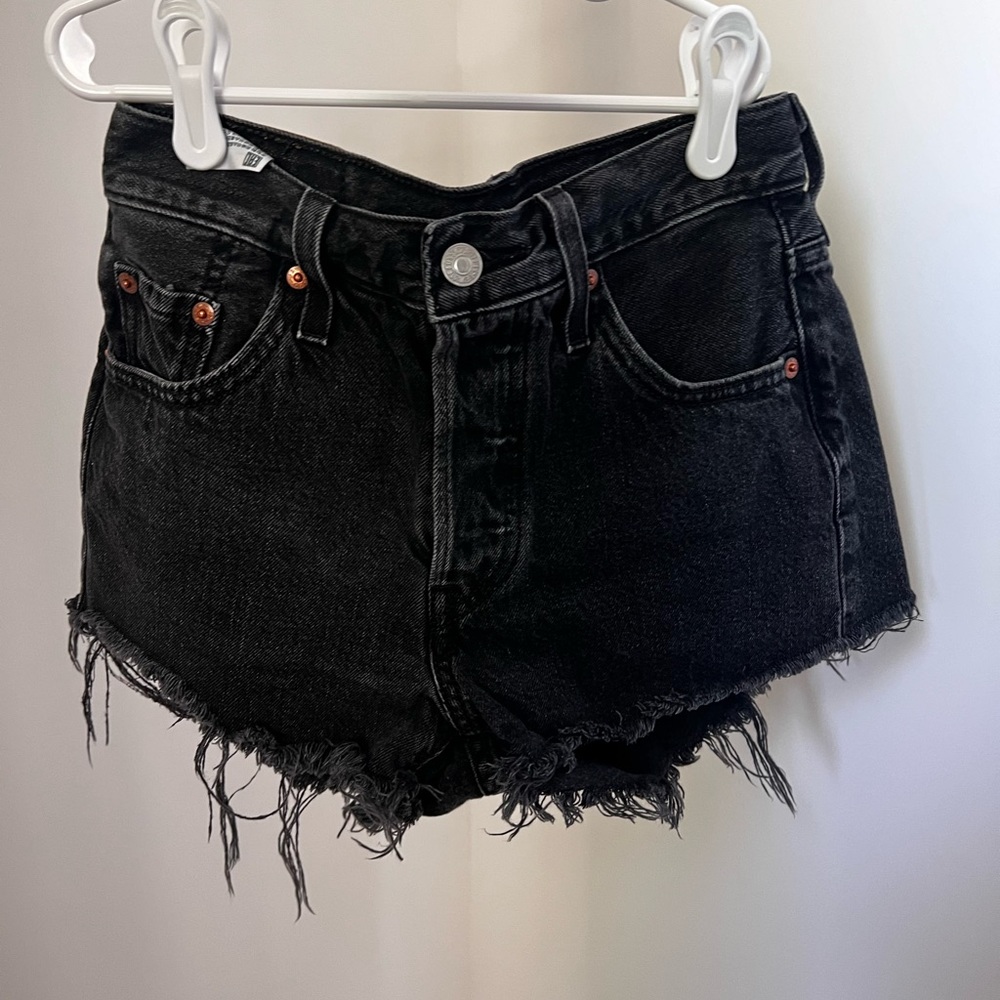 Black 501 Levi shorts